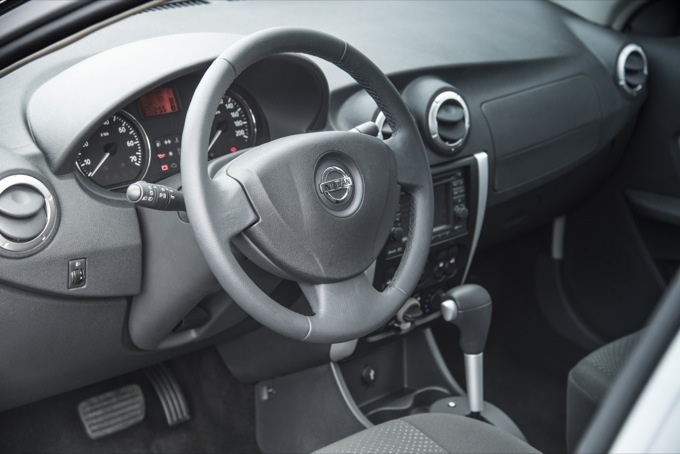 Nissan Sterzo