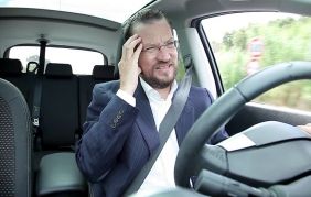 I rimedi contro il mal di testa in auto