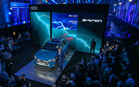 Audi e-tron svelata al pubblico italiano