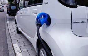 Auto elettriche e batteria: come preservarla in inverno?
