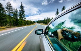 Auto elettrica: 5 consigli per guidarla bene