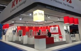 KYB vicino ai meccanici ad Automechanika Francoforte