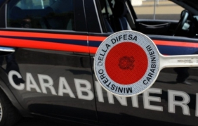 Rubano autoricambi ma il colpo finisce male