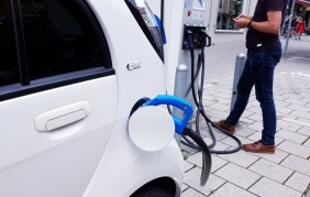 Bonus carburante auto elettriche: Agenzia dell'Entrate dice si