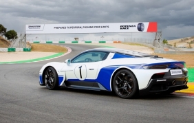 Bridgestone presenta Potenza Race: il nuovo pneumatico per chi ama il motorsport