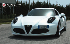 La prorompente Alfa Romeo 4C Tutta in alluminio e fibra