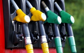 Il caro carburante morde il trasporto merci: le associazioni lanciano l'allarme