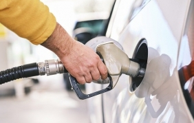 Contrasto al caro carburante: c'è il taglio delle accise