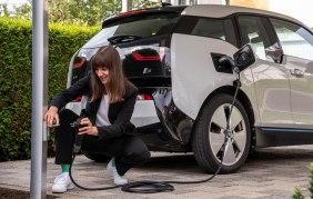 Bosch rivoluziona la ricarica delle auto elettriche