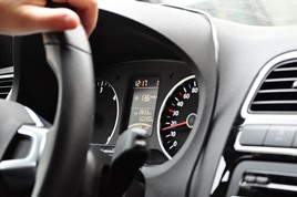 Il volante touch che ti aiuta a guidare in sicurezza