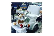 Aperitivo in strada? Siediti pure, ti serve la Fiat 500