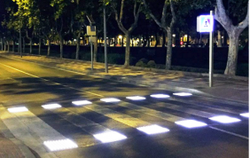 Pedoni più sicuri con le strisce intelligenti che proteggono la vita