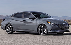 Hyundai Elantra 2020: benzina o ibrida?