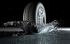 Sai cosa fare in caso di aquaplaning?