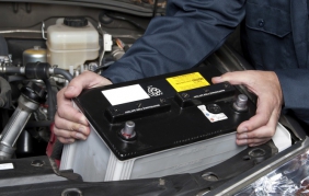 Come verificare lo stato e l'efficienza di una batteria per auto?