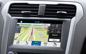 A bordo dei veicoli Ford utilizzi le App senza distrazioni