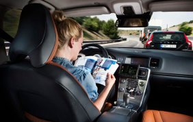 Gli italiani dicono no all'auto con guida autonoma