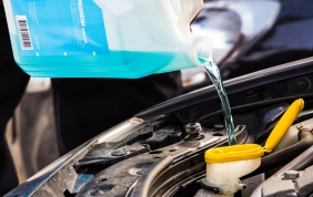 Come fare in casa un liquido tergicristalli