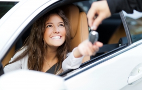La manutenzione auto è donna