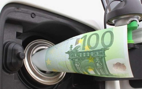 Viaggia leggero: 10 consigli per risparmiare carburante