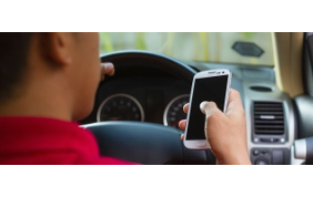Sospensione della patente per chi usa il cellulare alla guida