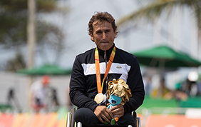 Alex Zanardi conquista la medaglia d'oro ai Giochi Paralimpici
