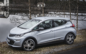 Una Opel Ampera-e strabiliante nell’autonomia e prestazioni