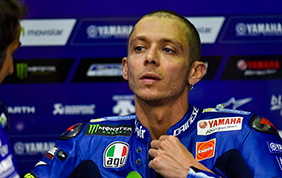 Infortunio per Valentino Rossi: a rischio la sua corsa al titolo
