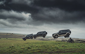 Jaguar Land Rover: saranno messe all’asta le stunt car di “No time To Die”
