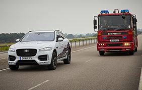 Jaguar Land Rover sperimenta in Inghilterra i suoi veicoli intelligenti