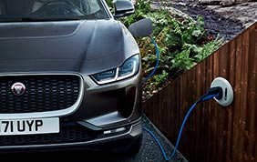 Un SUV elettrico e all'avanguardia: Jaguar I-Pace