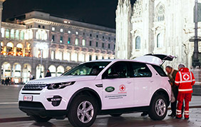 Jaguar Land Rover: in prima linea accanto a Croce Rossa Britannica