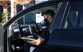 Manutenzione auto: differenze fra quelle convenzionali ed elettriche
