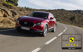 Mazda CX-30 conquista le cinque stelle Euro NCAP