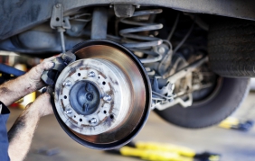 Manutenzione e riparazione auto: nel 2015 spesi 28 miliardi