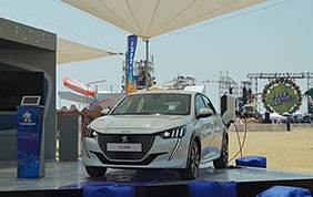 Nuova Peugeot 208-e conquista il pubblico del Jova Beach Party