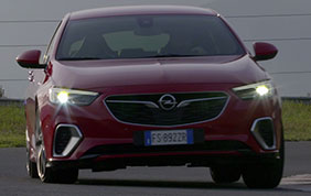 Opel Insignia: consumi ridotti con le nuove motorizzazioni