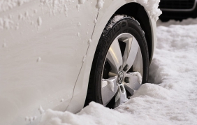 Da oggi scatta l'obbligo degli pneumatici invernali
