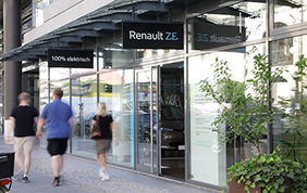 Renault apre un Concept store full electric nel cuore di Berlino