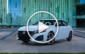 Nissan Altima 2023: la berlina giapponese punta sull'eleganza e sportività