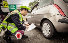 Gli italiani viaggiano ancora con gomme lisce
