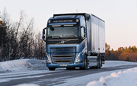 Volvo Trucks testa i camion elettrici alimentati a idrogeno