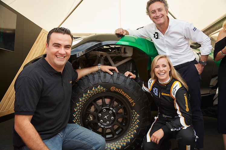 Debutta al Festival della velocità di Goodwood, il rivoluzionario veicolo è equipaggiato con gli pneumatici speciali progettati per l'off-road 