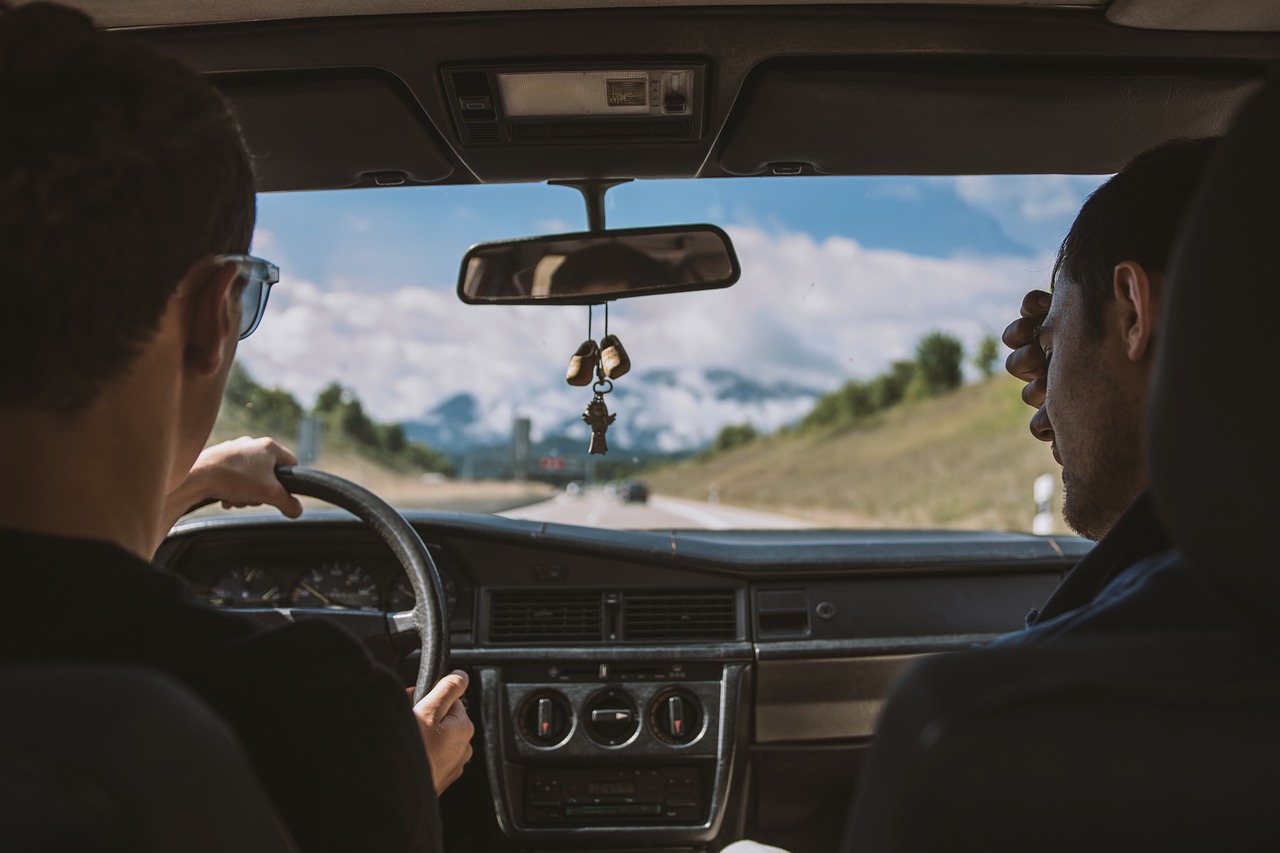 L'auto per Millennials e Zoomer: condivisa, elettrica e si compra in concessionaria