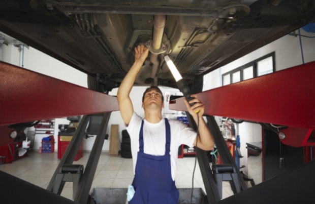 Mentre si parla di mobilità elettrica, ricordiamoci degli autoriparatori che già lavorando, rispettando all'ambiente