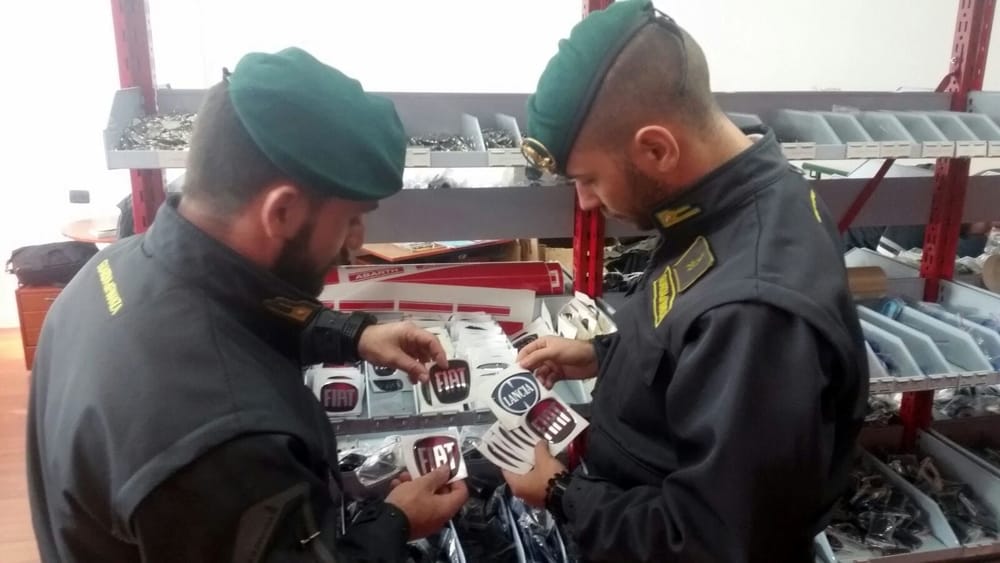L'operazione della Guardia di Finanza di Napoli: sequestrati beni per oltre 1 milione e mezzo di euro