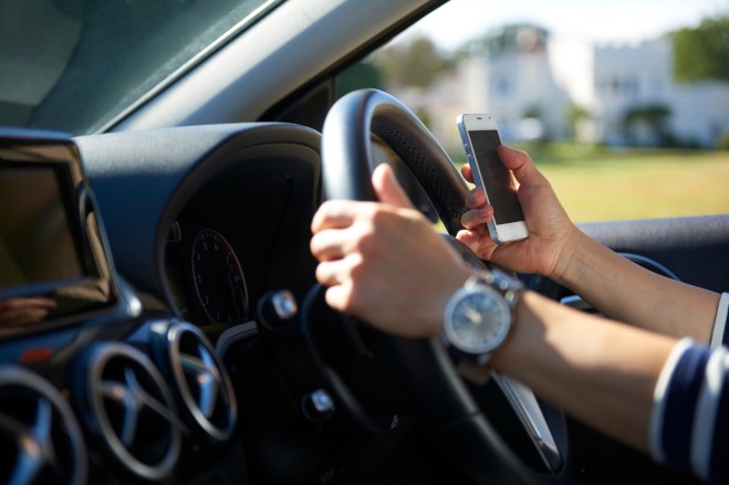 Multa per smartphone alla guida