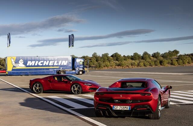 Michelin: due pneumatici su misura per la Ferrari 296 GTB