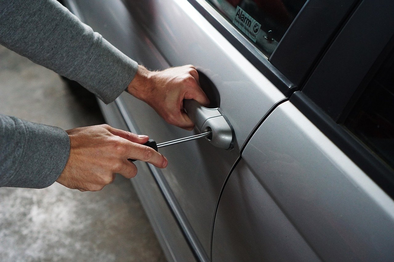 Ricambi auto rubati, emergenza quotidiana