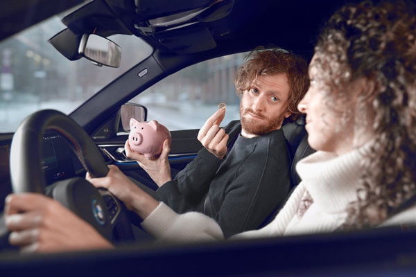 Controllare la casa quando sei in auto: certo che si può
